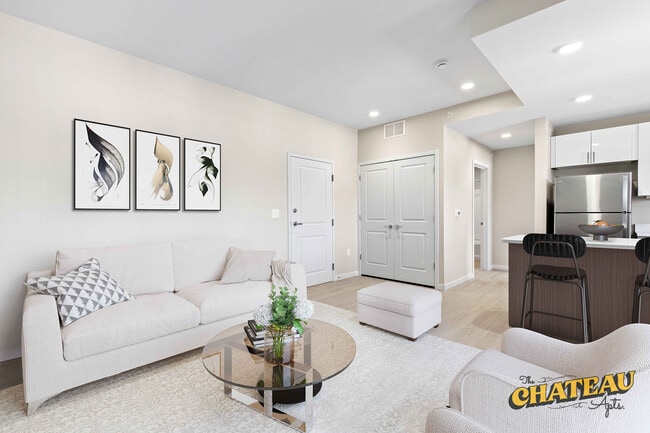 Chateau Apartments in Colorado Springs, CO - Foto de edificio - Building Photo