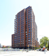 Barclays II - B14 - 535 Carlton Ave in Brooklyn, NY - Foto de edificio - Building Photo