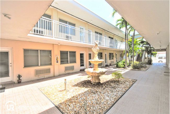 7640 Carlyle Ave in Miami Beach, FL - Building Photo - Building Photo