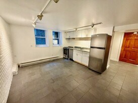 7 Thacher Ct in Boston, MA - Building Photo