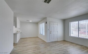 6932 Kilgore Dr, Unit B in Las Vegas, NV - Building Photo - Building Photo