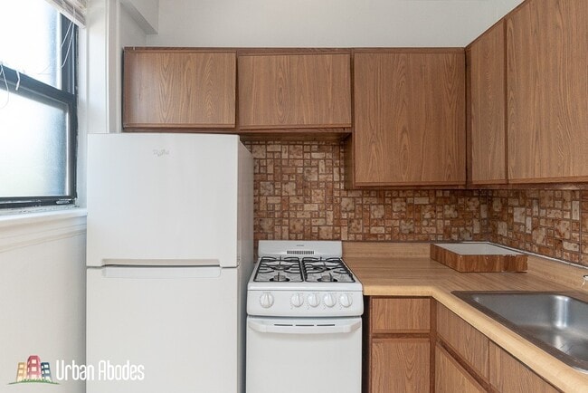 727 W Belmont Ave, Unit J06W in Chicago, IL - Foto de edificio - Building Photo