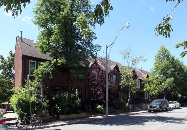 107-125 Lambertlodge Ave in Toronto, ON - Building Photo - Primary Photo