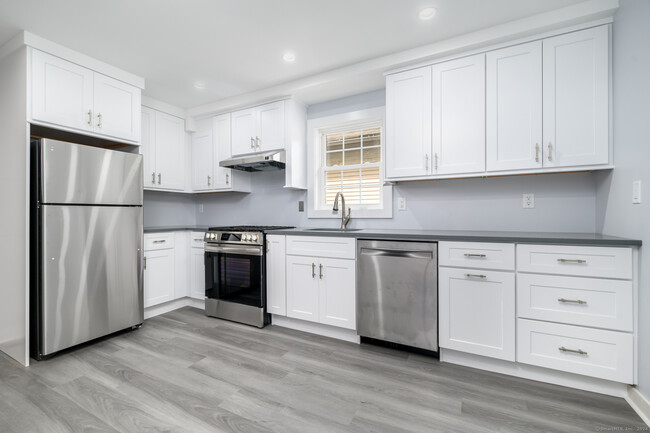 11 Hanford Pl-Unit -2 in Norwalk, CT - Building Photo - Building Photo