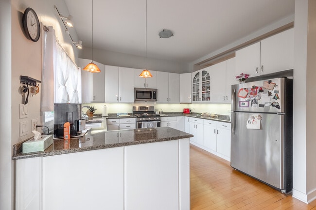 property at 1723 N Wood St