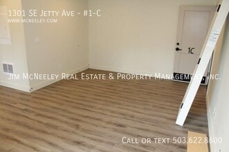 1301 SE Jetty Ave in Warrenton, OR - Building Photo - Building Photo