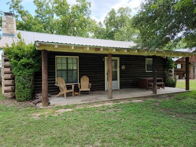 2970 TX-39 in Hunt, TX - Foto de edificio - Building Photo