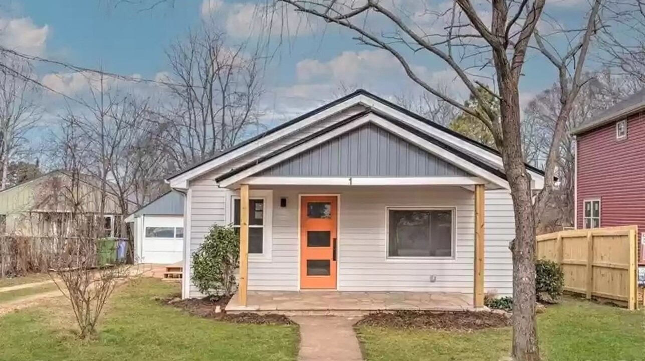 1 Cypress Dr in Asheville, NC - Building Photo