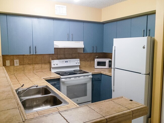 1721 Village Blvd in West Palm Beach, FL - Building Photo - Building Photo