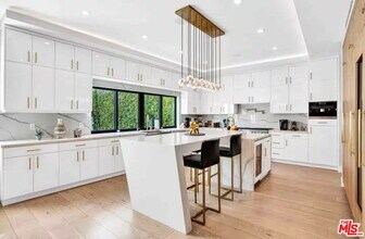 13812 Cumpston St in Los Angeles, CA - Building Photo - Building Photo