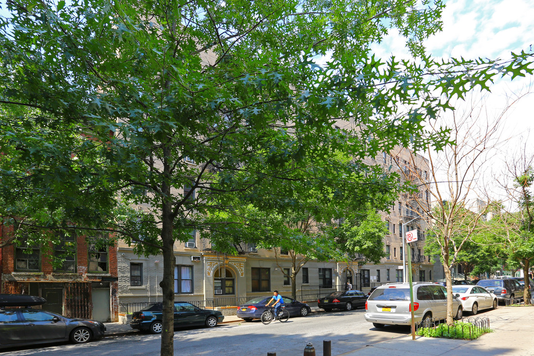 124-136 E 117th St in New York, NY - Foto de edificio