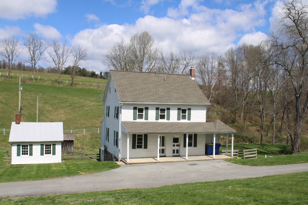 11350 White Oak Rd in New Freedom, PA - Foto de edificio