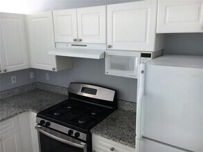 3319 S Kirkman Rd, Unit 325 in Orlando, FL - Building Photo - Building Photo