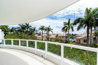 21050 NE 38th Ave in Miami, FL - Building Photo - Building Photo