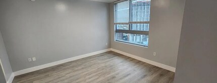 90 SW 3rd St, Unit 2108 in Miami, FL - Building Photo - Building Photo