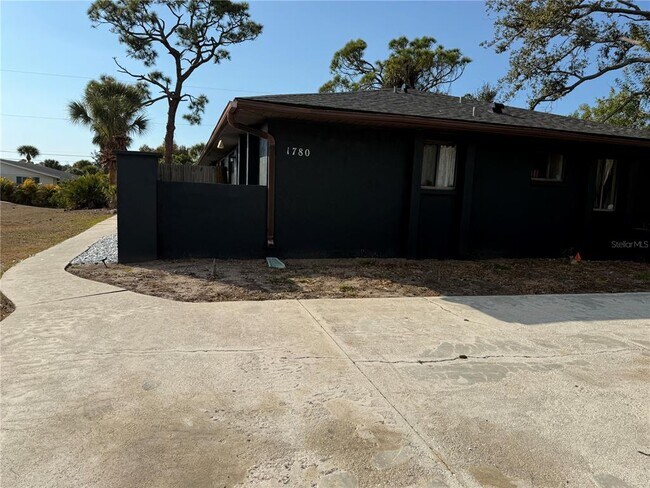 1780 Shadow Ln in Englewood, FL - Building Photo - Building Photo