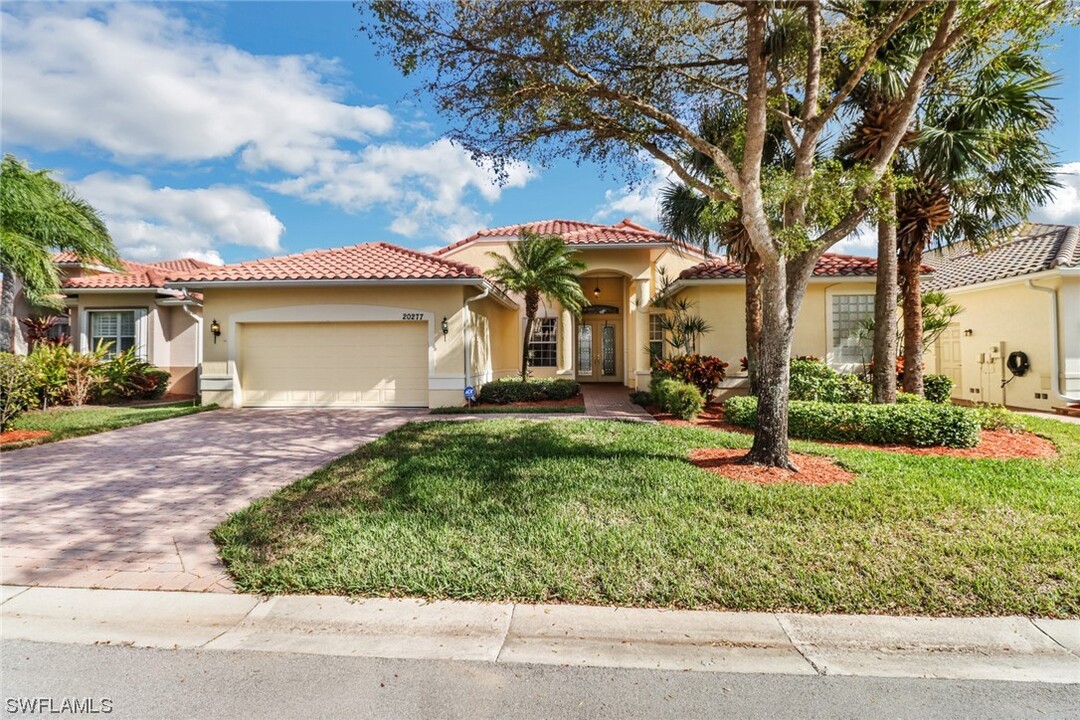 20277 Foxworth Cir in Estero, FL - Foto de edificio