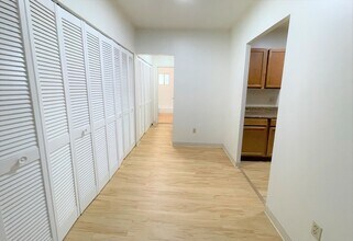 6350 Forward Ave, Unit Unit 16 in Pittsburgh, PA - Foto de edificio - Building Photo