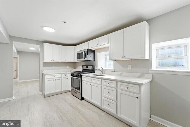 2100 Homewood Ave in Baltimore, MD - Foto de edificio - Building Photo