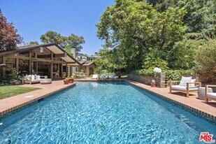 3 Latimer Rd in Santa Monica, CA - Building Photo