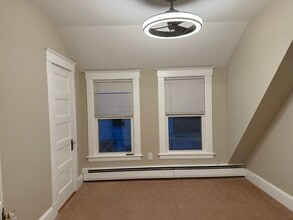 44 Nesbit Avenue, Unit 3rd Floor in West Hartford, CT - Foto de edificio - Building Photo