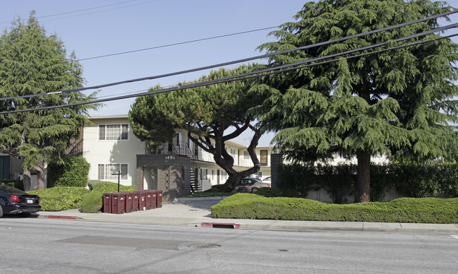 1483 150th Ave in San Leandro, CA - Foto de edificio - Building Photo