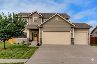 239 S 87th St in West Des Moines, IA - Foto de edificio - Building Photo