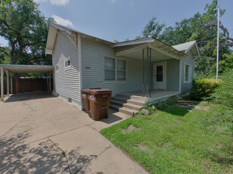 2805 W 3rd St N in Wichita, KS - Building Photo