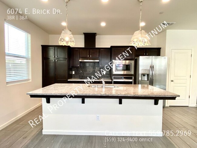 6074 E Brick Dr in Fresno, CA - Building Photo - Building Photo