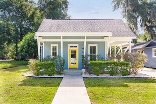 321 NW 7th Terrace in Gainesville, FL - Building Photo