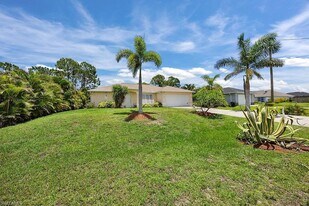 4013 NE 10th Pl in Cape Coral, FL - Building Photo