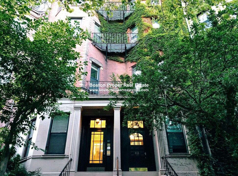 312 Beacon St in Boston, MA - Foto de edificio