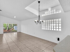 4147 Sapphire Terrace in Weston, FL - Building Photo - Building Photo
