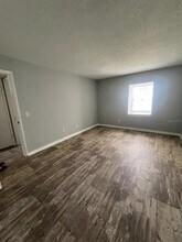 9122 Tudor Dr in Tampa, FL - Building Photo - Building Photo