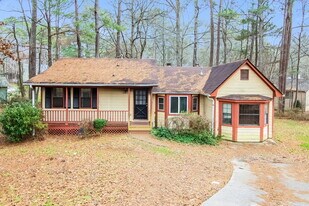 1038 River Bend Ct in Riverdale, GA - Building Photo
