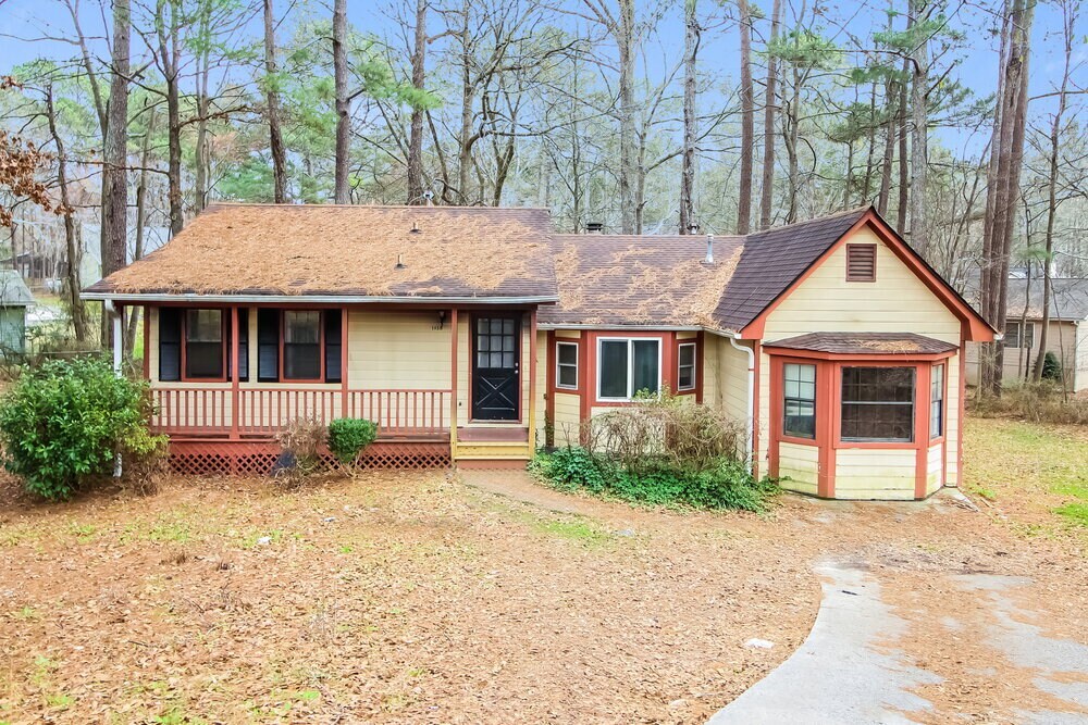 1038 River Bend Ct in Riverdale, GA - Building Photo