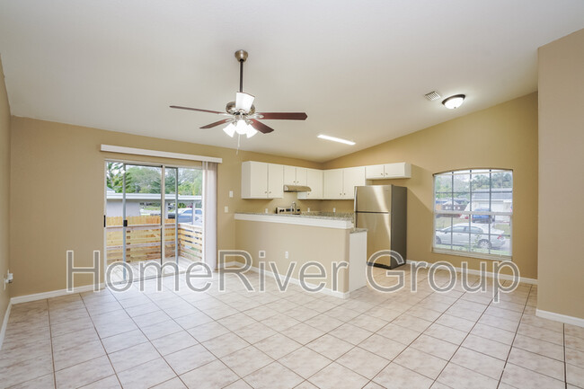 512 Fox Run Trail in Apollo Beach, FL - Building Photo - Building Photo