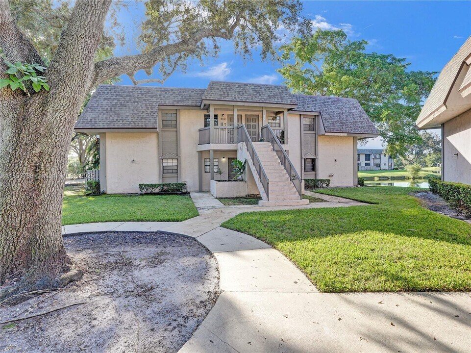 3633 NW 94th Ave in Sunrise, FL - Building Photo