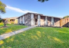 4426 Mint Dr in Garland, TX - Building Photo