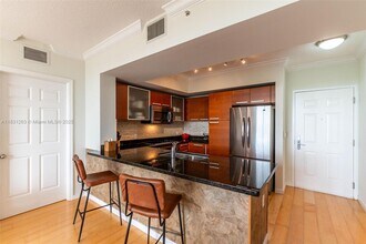 2030 Douglas Rd in Miami, FL - Building Photo - Building Photo