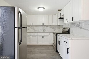 33 Milstone Ct in Sicklerville, NJ - Building Photo