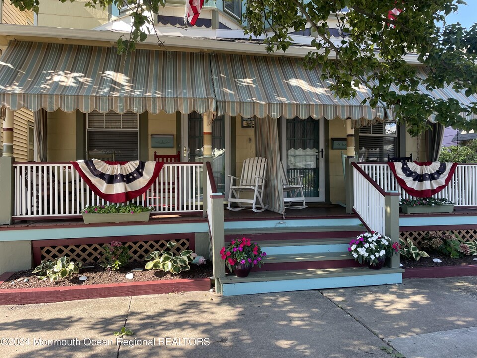 56 Heck Ave in Ocean Grove, NJ - Foto de edificio