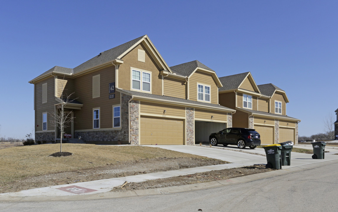 Townhomes at the Reserve in Lenexa, KS - Building Photo