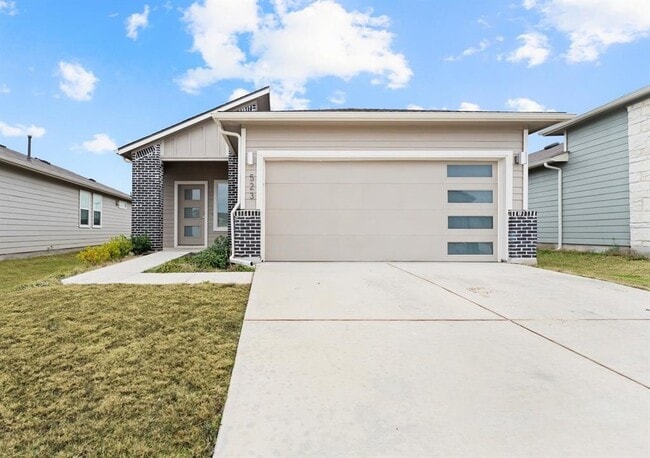 523 Millbrook Blvd in San Marcos, TX - Foto de edificio - Building Photo