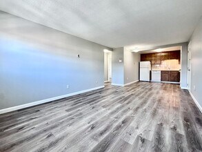 2 Old Colony Ln, Unit 5 in Arlington, MA - Foto de edificio - Building Photo