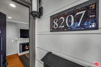 8207 Stewart Ave in Los Angeles, CA - Foto de edificio - Building Photo