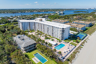 Harbour House of Palm Beach in Palm Beach, FL - Building Photo - Building Photo