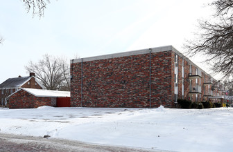 Crandall Park Apartments in Youngstown, OH - Building Photo - Building Photo