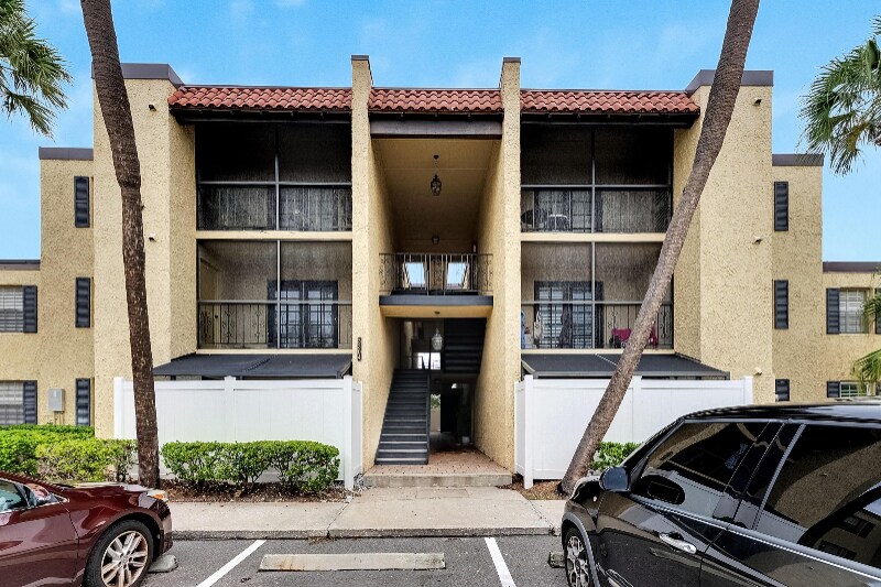 5304 W Kennedy Blvd in Tampa, FL - Building Photo