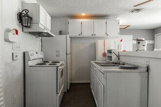 113 County Rd 1604 in Clifton, TX - Building Photo - Building Photo